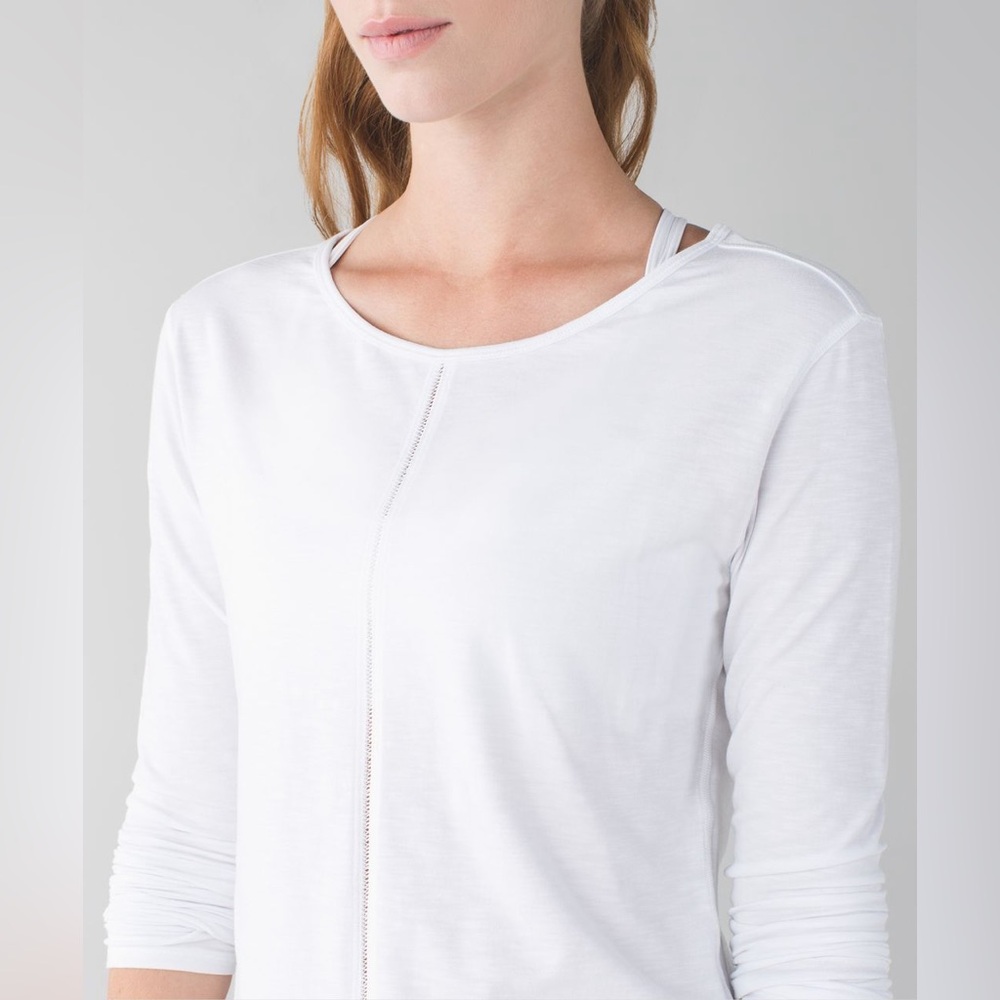 Lululemon Superb Long Sleeve Tee in White Ivory size 8 Thumbholes Scoop Neck